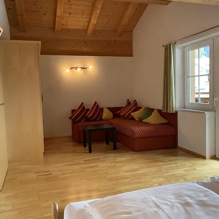 Pensión Penthouse Kurz 4*