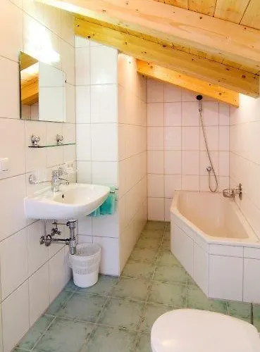 Pensión Penthouse Kurz